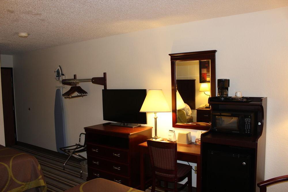 Super 8 By Wyndham Tuscaloosa Hotel Eksteriør billede