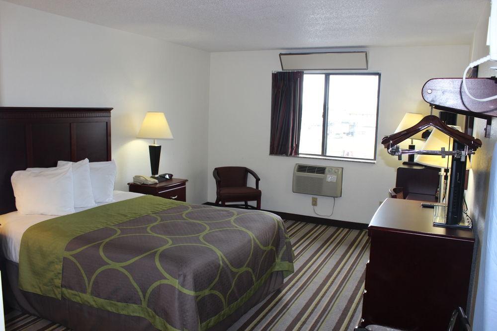 Super 8 By Wyndham Tuscaloosa Hotel Eksteriør billede